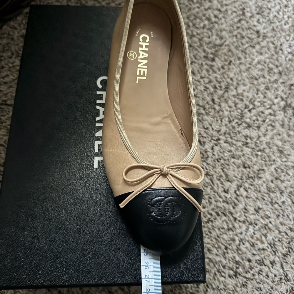 Chanel ballet flats Lambskin
Beige & Black 38.5 - Picture 14 of 15